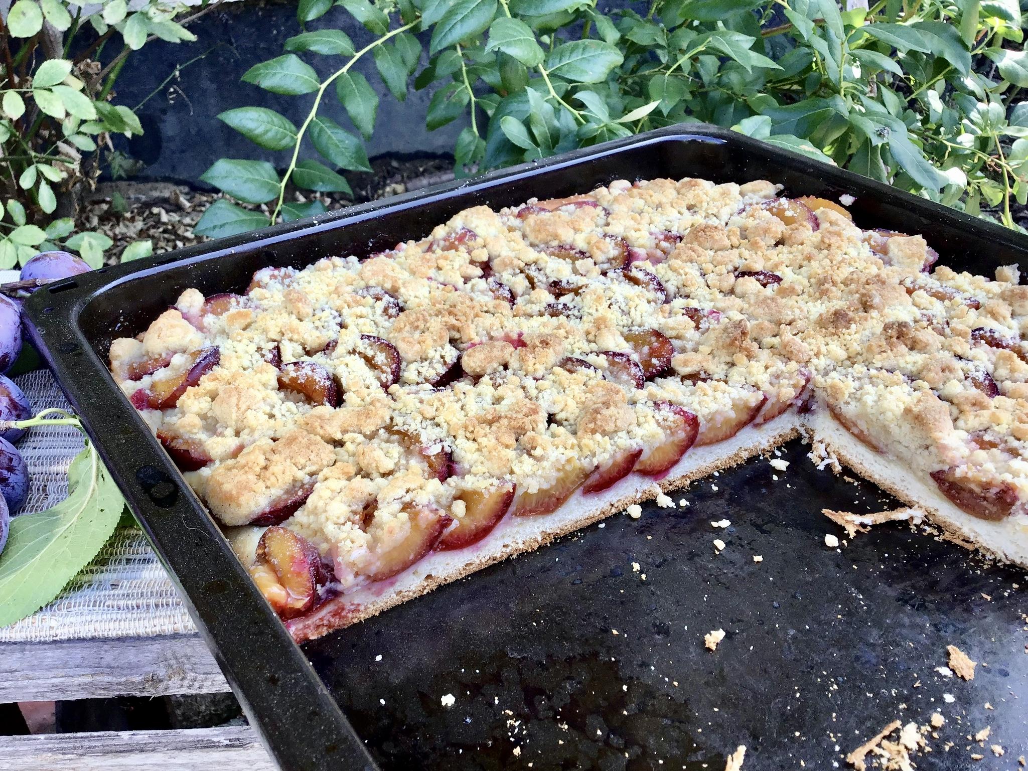 Hefekuchen mit Pflaumen und Streusel