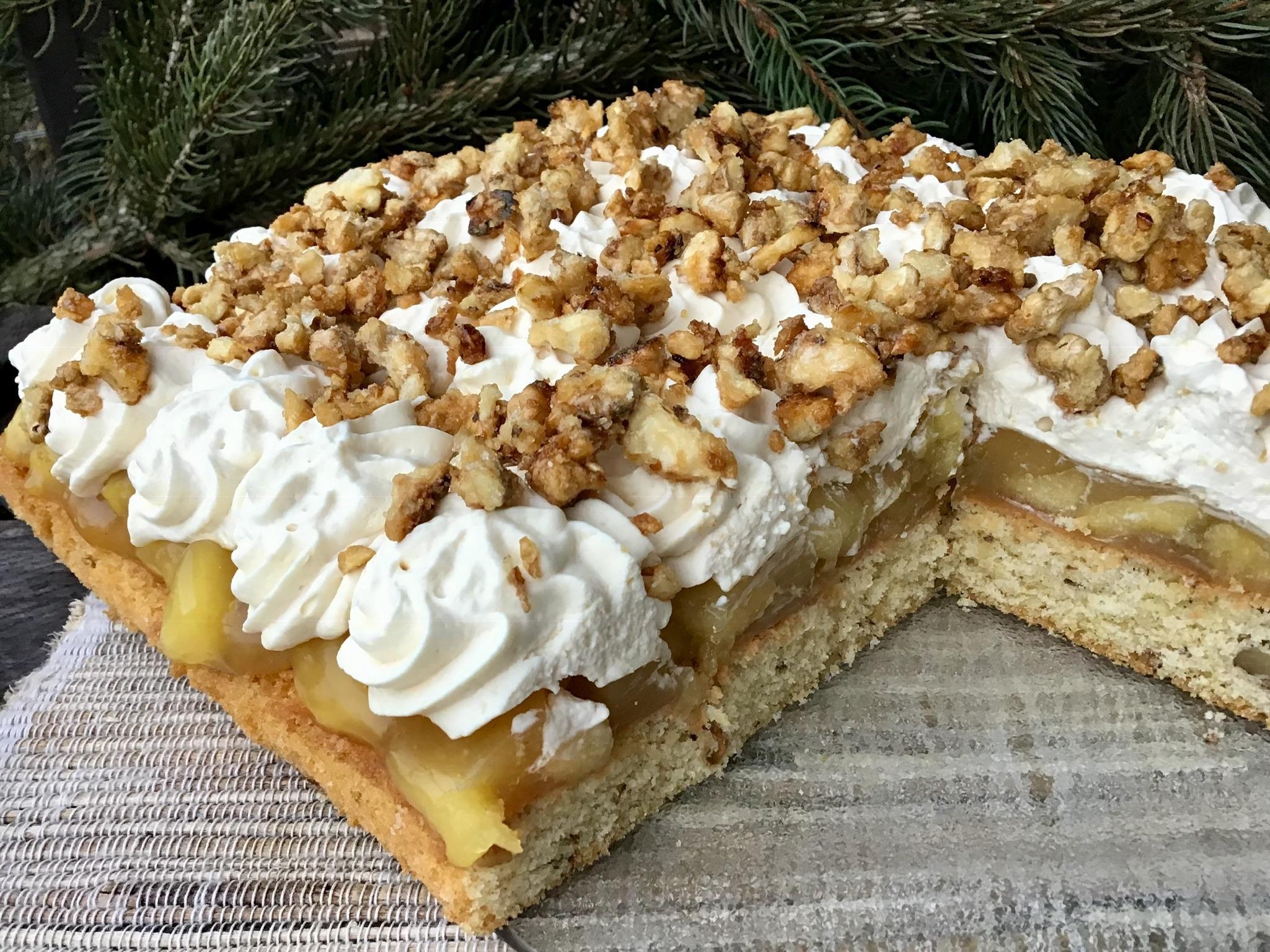 Apfelkuchen mit Walnüssen und Baileys