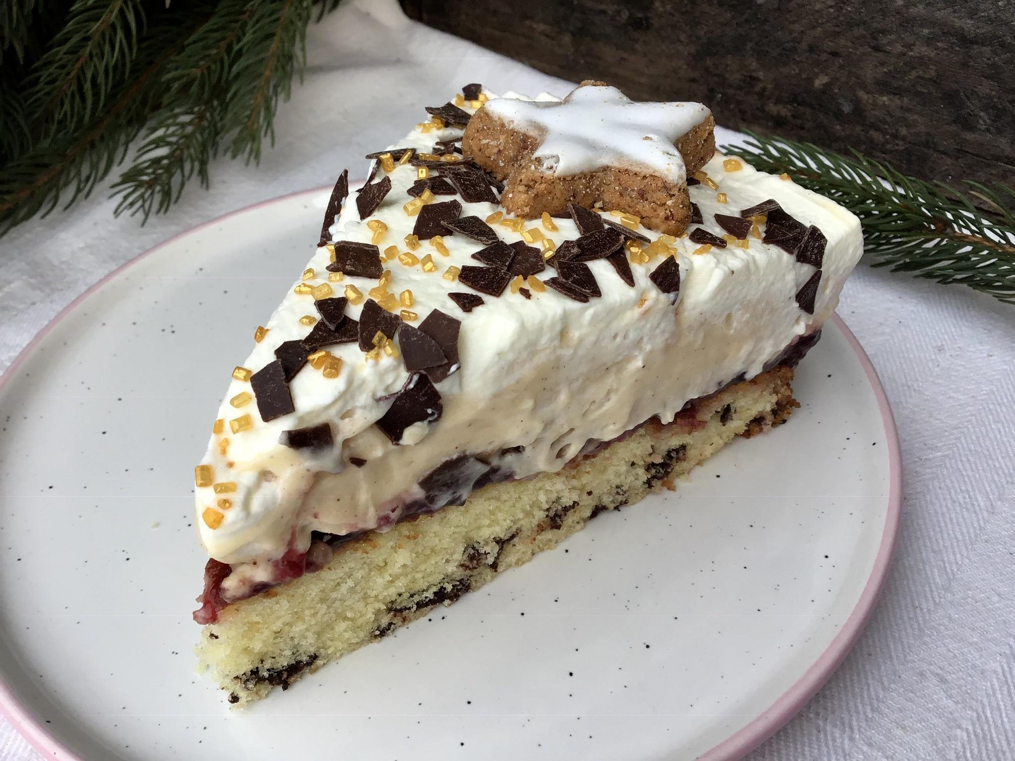 Weihnachtstorte mit Preiselbeeren und Zimt