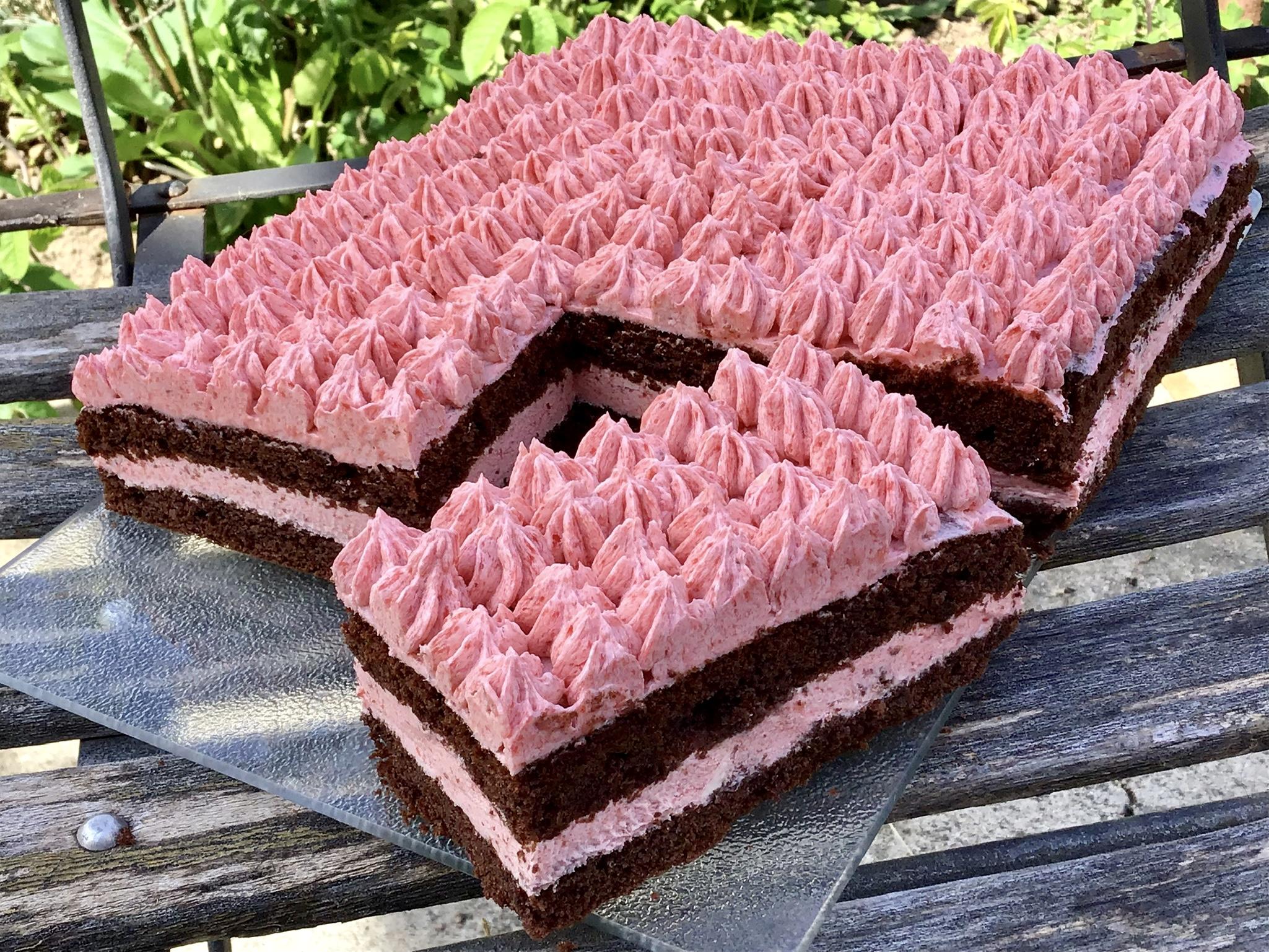Schokokuchen mit Erdbeerbuttercreme
