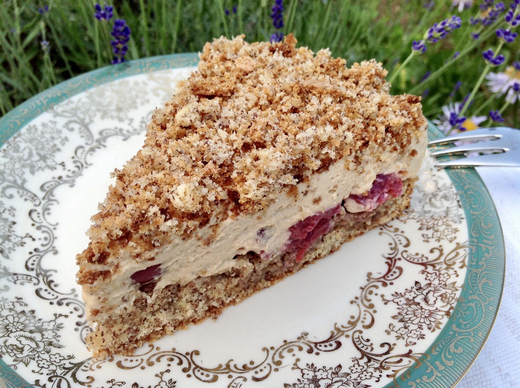 Espresso- Nuss- Torte mit Kirschen