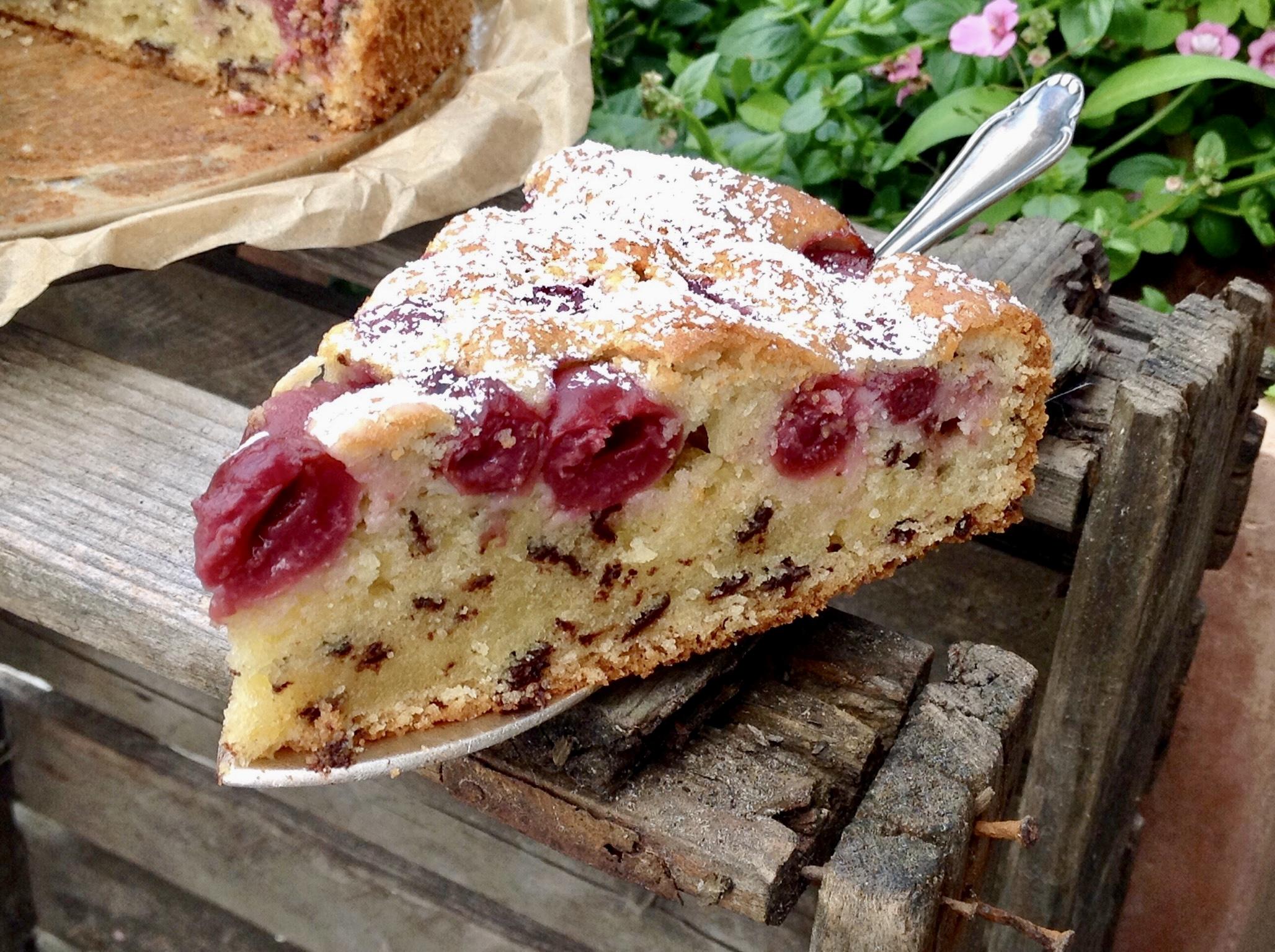 Saftiger Rührkuchen mit Kirschen