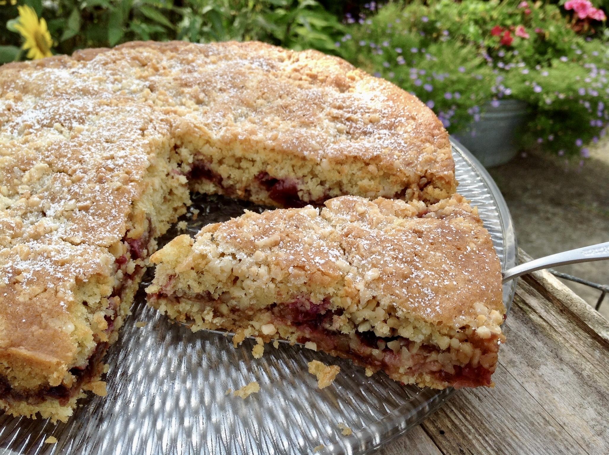 Pflaumenkuchen mit Haferflocken und Mandeln